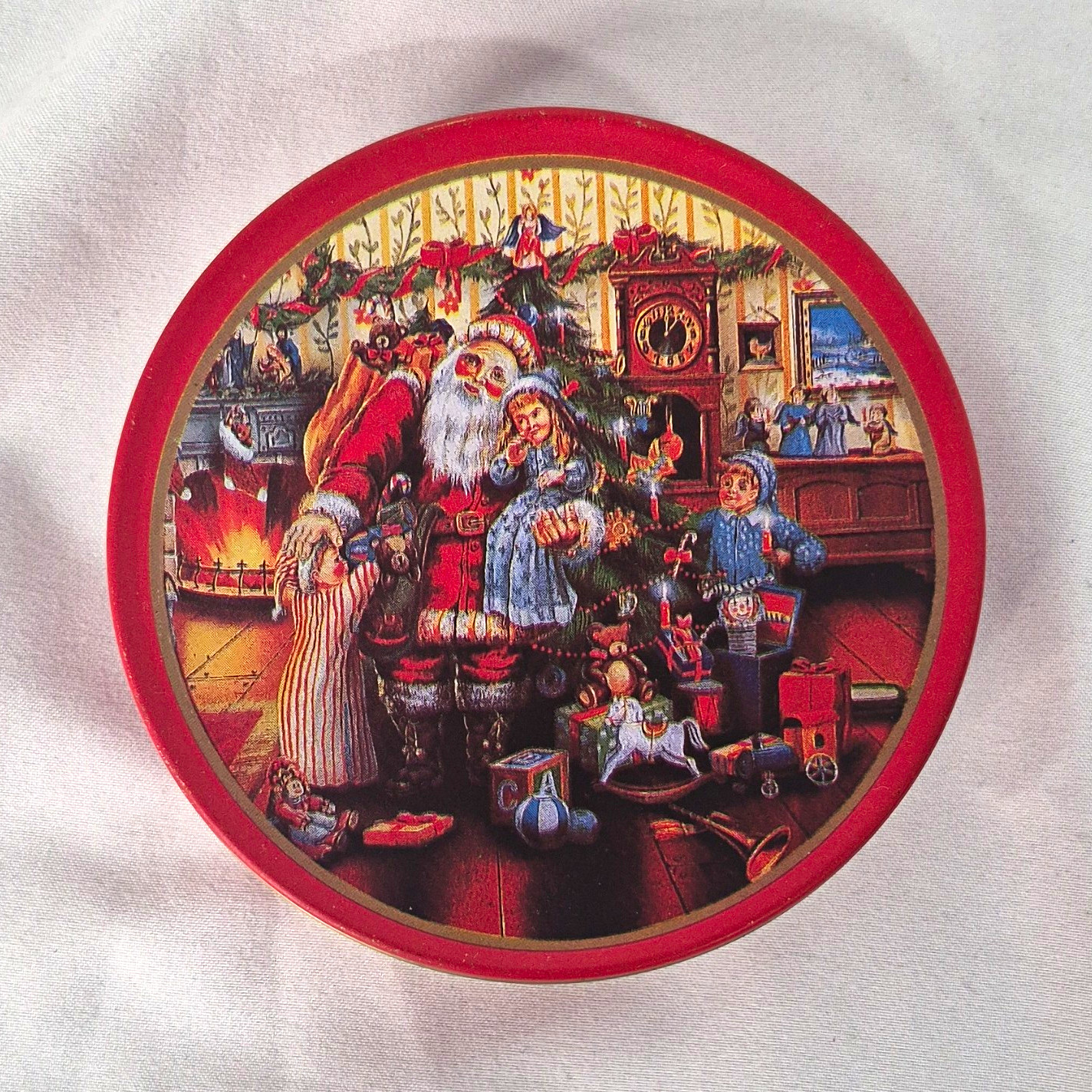 Metal Christmas Coaster Set of 12 Round Red Santa Claus Decorative Coasters