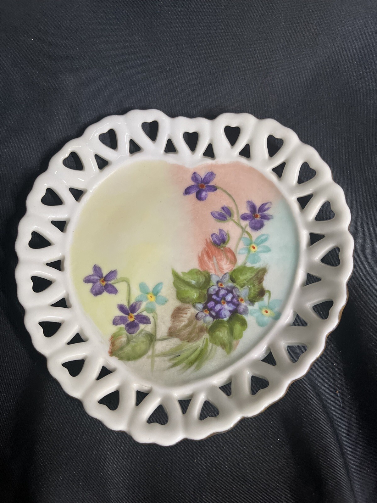 Hand Painted Artist Signed Heart Shaped Reticulated Edge Plate LLH 56