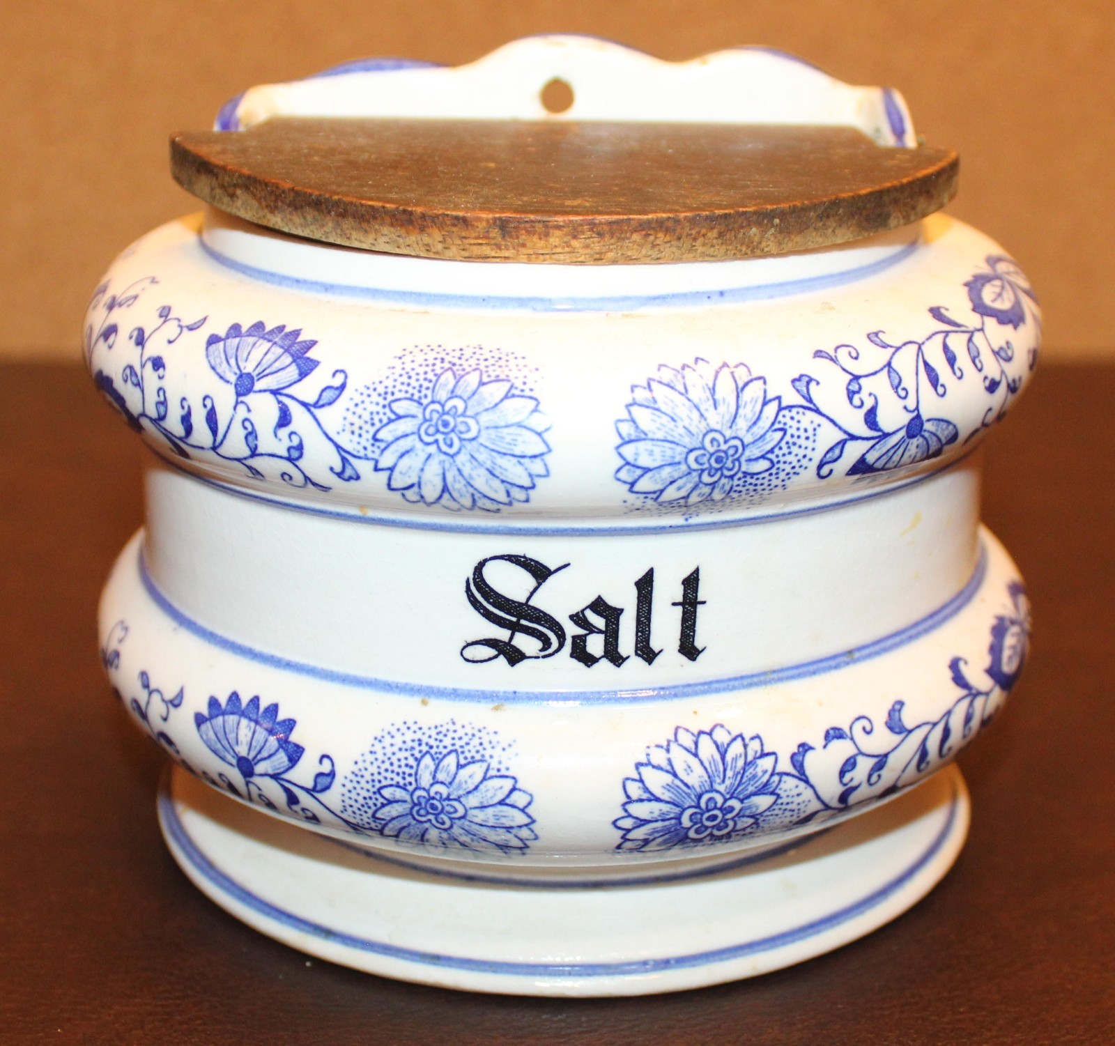 VTG Blue Onion Salt Box Wall Mount Porcelain Salt Cellar Cross Swords Wooden Lid VTG Blue Onion Salt Box Wall Mount Porcelain Salt Cellar Cross Swords Wooden Lid