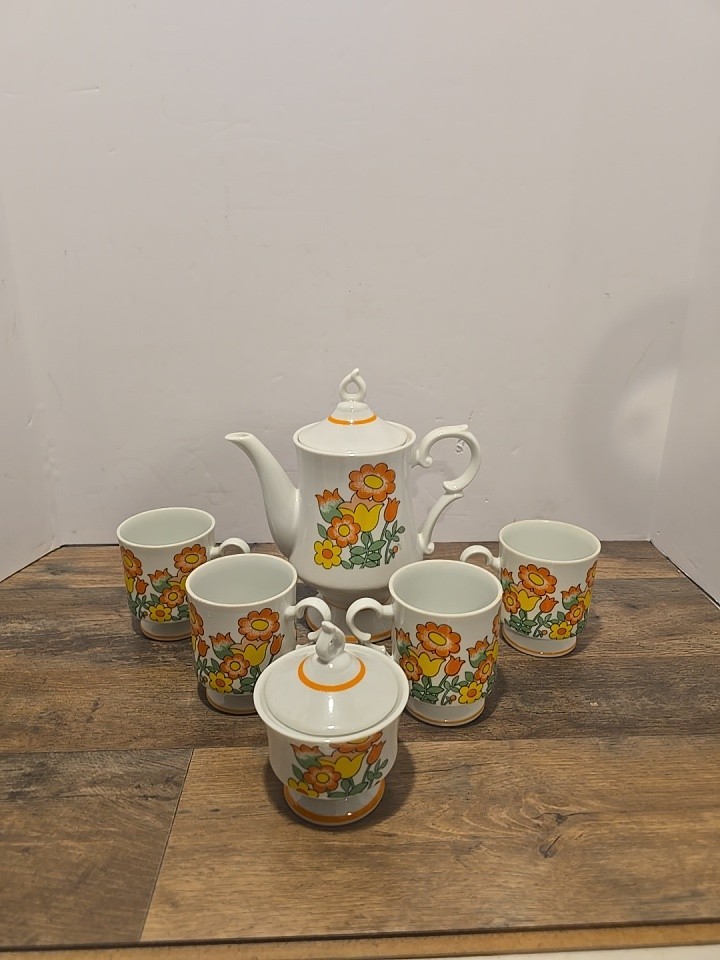 Vintage 70s Retro Daisy Tea Set Teapot Sugar Bowl & 4 Cups Orange Yellow Floral