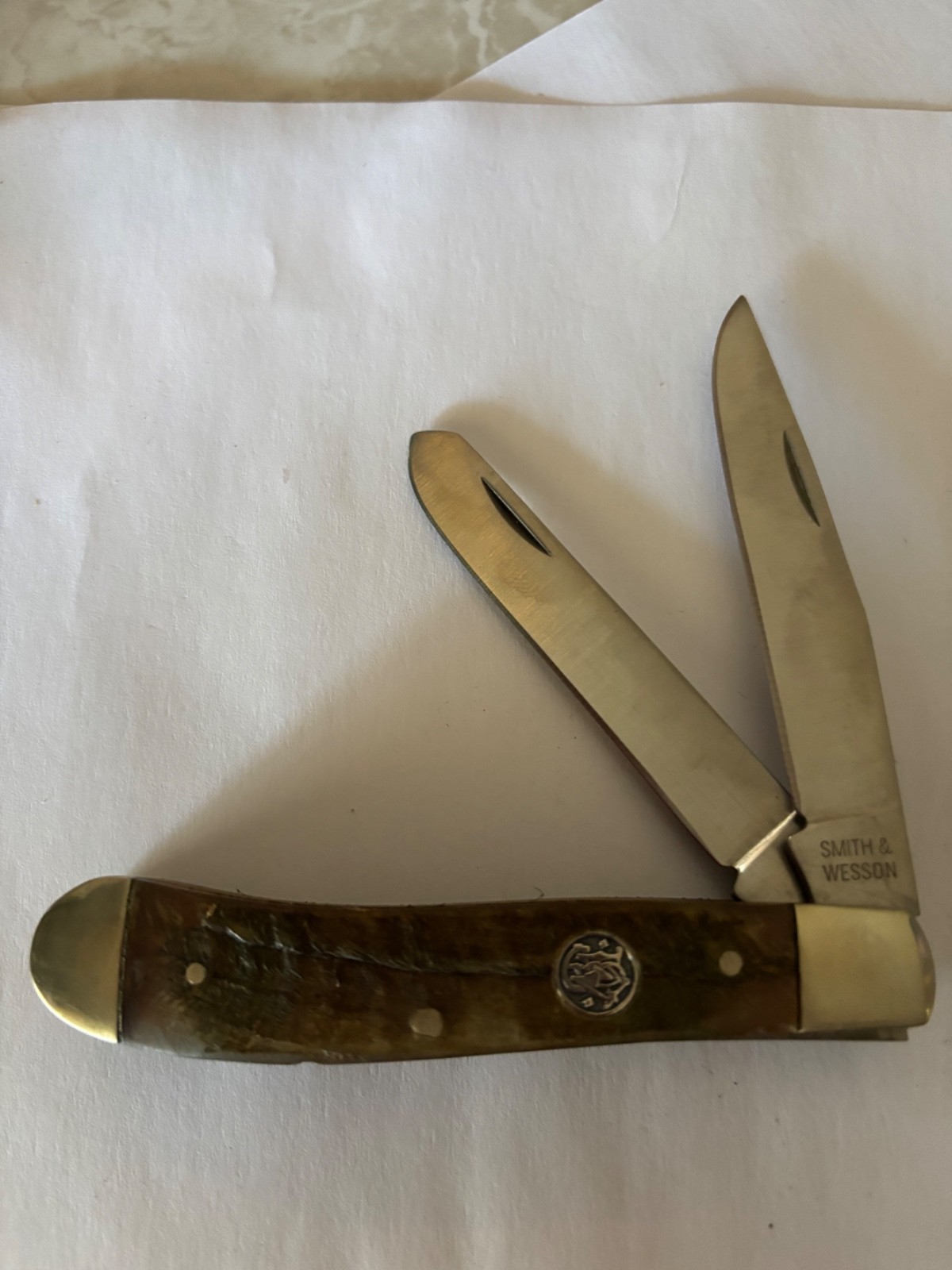 Smith and Wessonck1027 2 blade bone handle knife