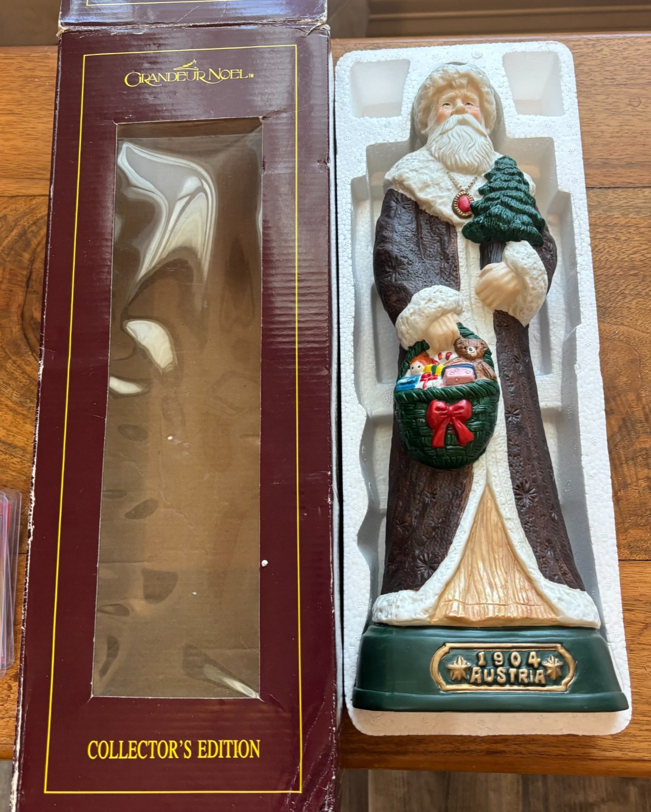 Vintage Grandeur Noel Porcelain Santa\'s Of The World 1904 Austria 13\