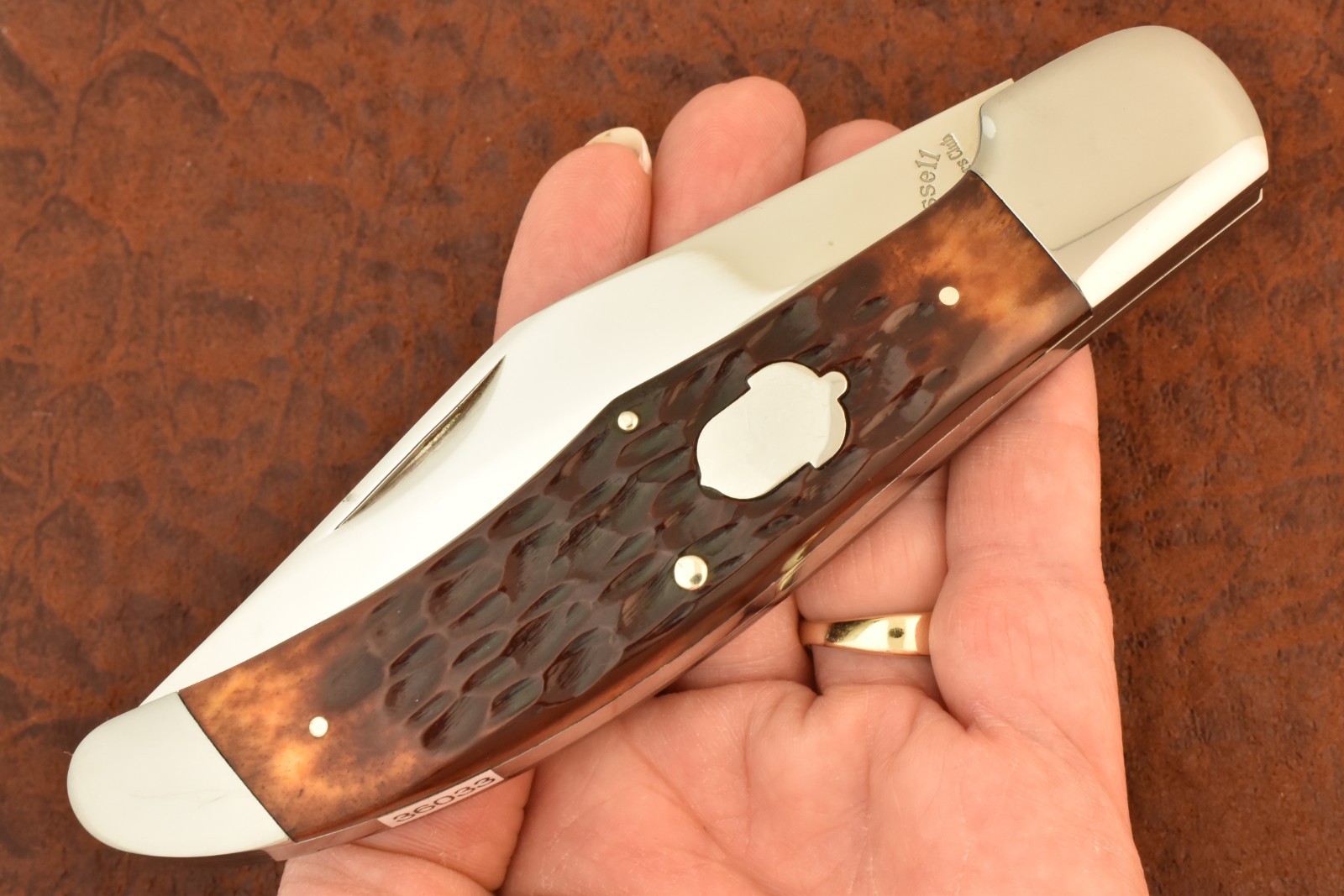 VINTAGE AG RUSSELL AMBER BONE BOLSTER LOCK JUMBO FOLDING HUNTER KNIFE NICE 36033