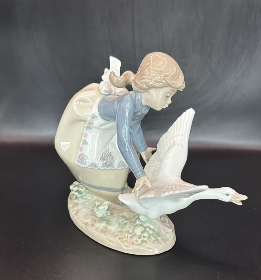 Lladro 1988 Spain Glazed Porcelain Figurine \