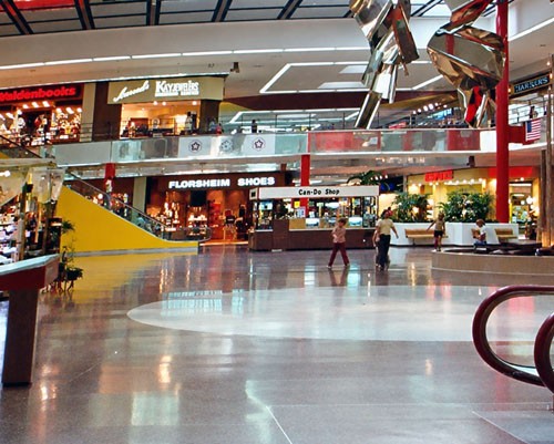 Interior Lakehurst Mall Waukegan, IL Photo