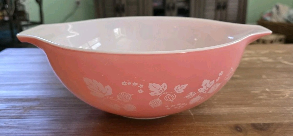 Vintage Pryex Gooseberry Pink White Cinderella 4 Quart Mixing Bowl #444