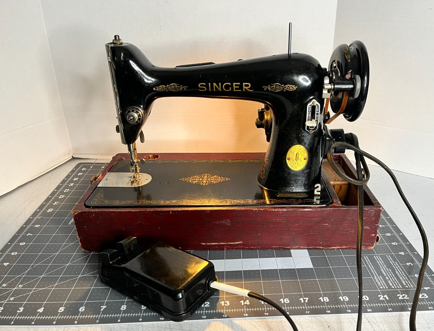 Vtg 1940s Singer Sewing Machine With Pedal Tested Runs As Is Sell Restoration