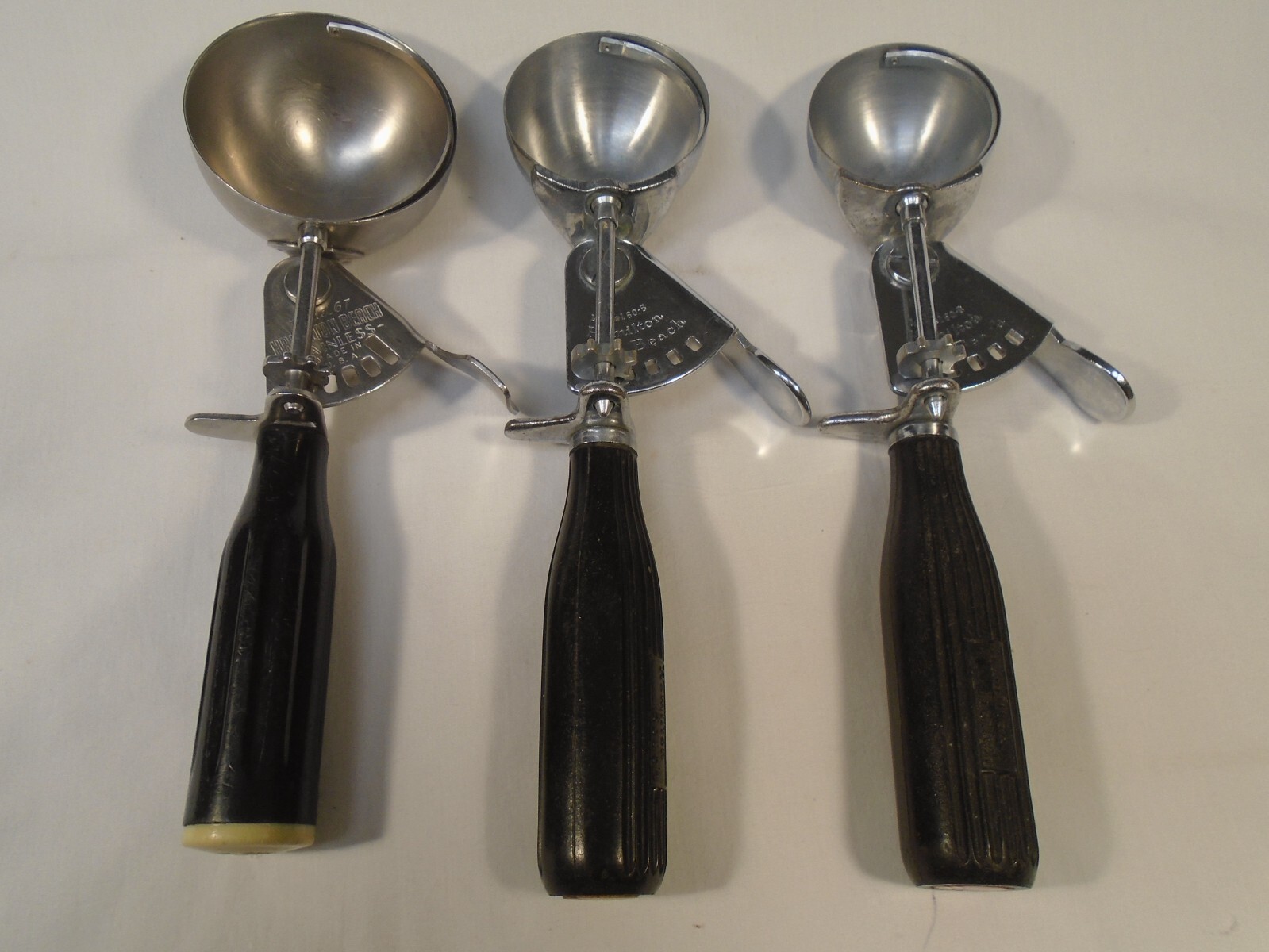 3 HAMILTON BEACH VARIOUS SIZES ICE CREAM SCOOPS PORTION DIPPERS PERFECT