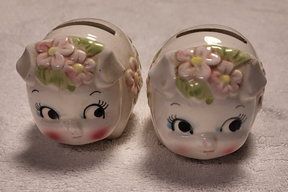 TWO VINTAGE LEFTON CHINA PIG PIGGY BANKS WITH BIG EYES AND RAISED PINK FLOWERS TWO VINTAGE LEFTON CHINA PIG PIGGY BANKS WITH BIG EYES AND RAISED PINK FLOWERS