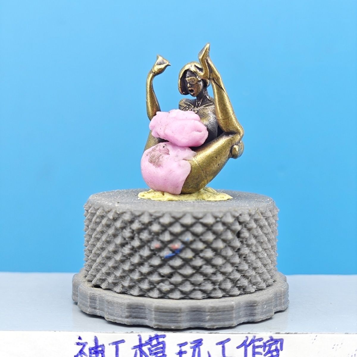 28mm Brass Sexy Yoga Spraddle Lying Girl Statue Beauty Model Miniature Ornament