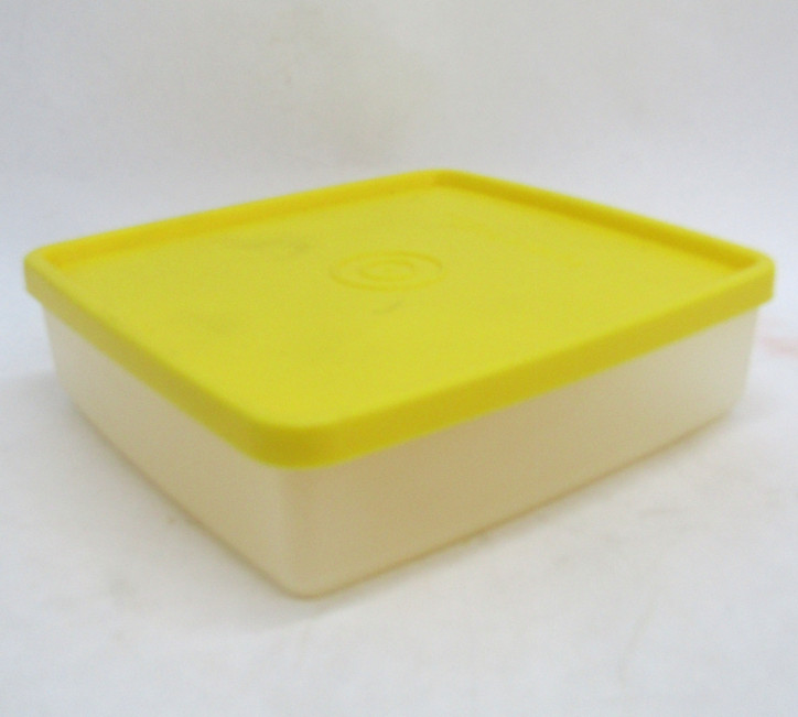 NOS Vintage Tupperware 670-30 5.5\
