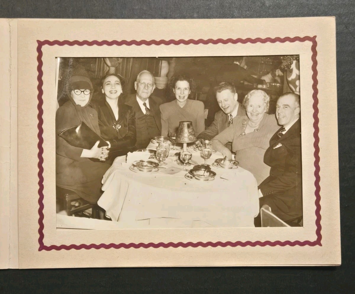 Signed 1940s Casino Russe New York Souvenir Photo Earl Moran, Professor Linguist Signed 1940s Casino Russe New York Souvenir Photo Earl Moran, Professor Linguist
