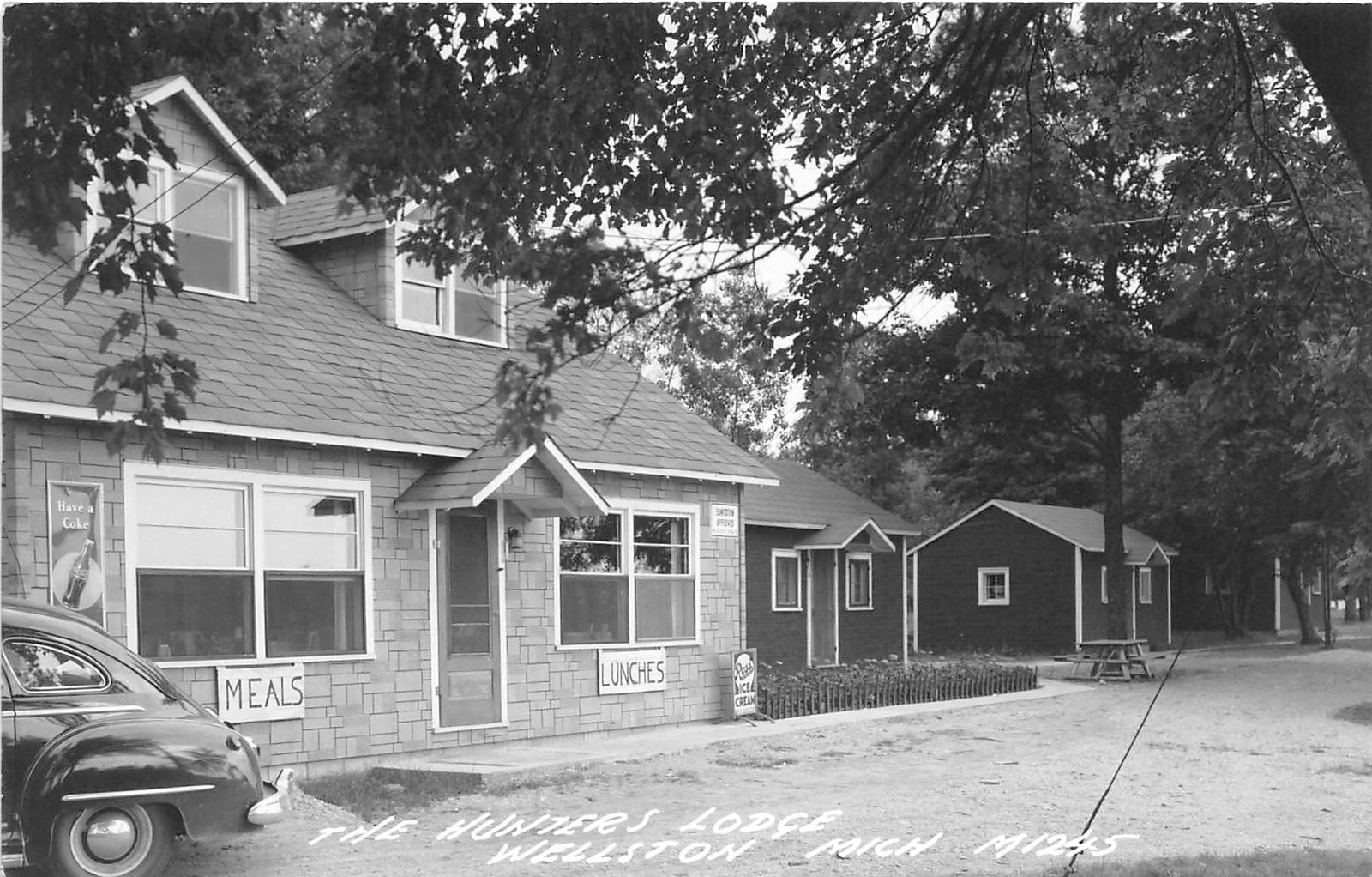 J38/ Wellston Michigan RPPC Postcard c1940s The Hunters Lodge Restaurant 207