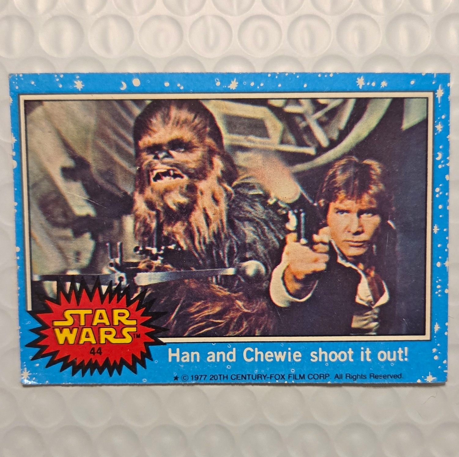 Topps 1977 Star Wars Base Set #44 Han and Chewie shoot it out Card