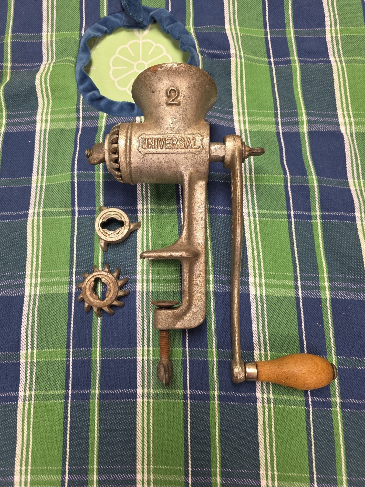 Vintage Universal No 2 Food Chopper Meat Grinder Hand Crank CastIron Wood Handle