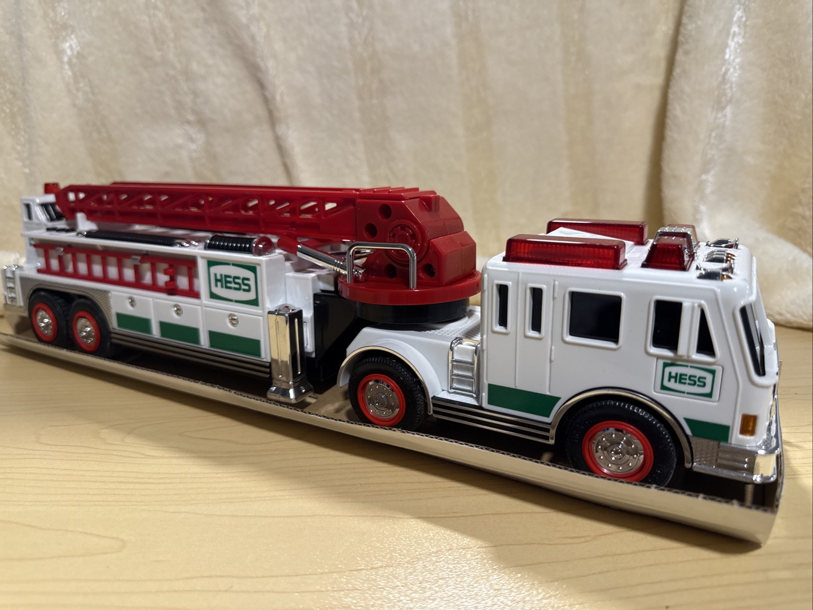 2000 Hess Toy Fire Truck Ladder Truck Tiller - New In Original Box NIB 2000 Hess Toy Fire Truck Ladder Truck Tiller - New In Original Box NIB