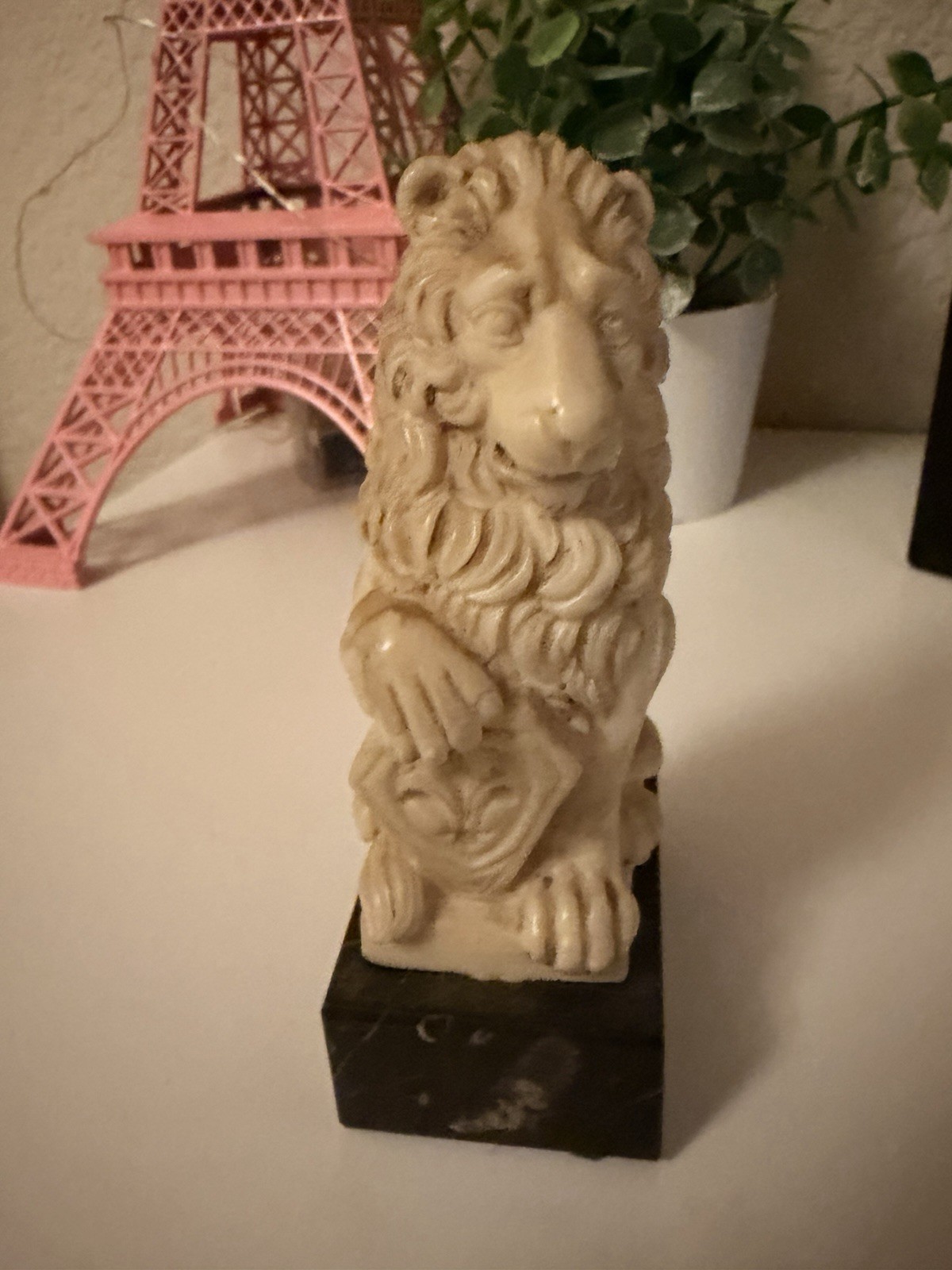 Sculptor G. Ruggeri Lion figurine 