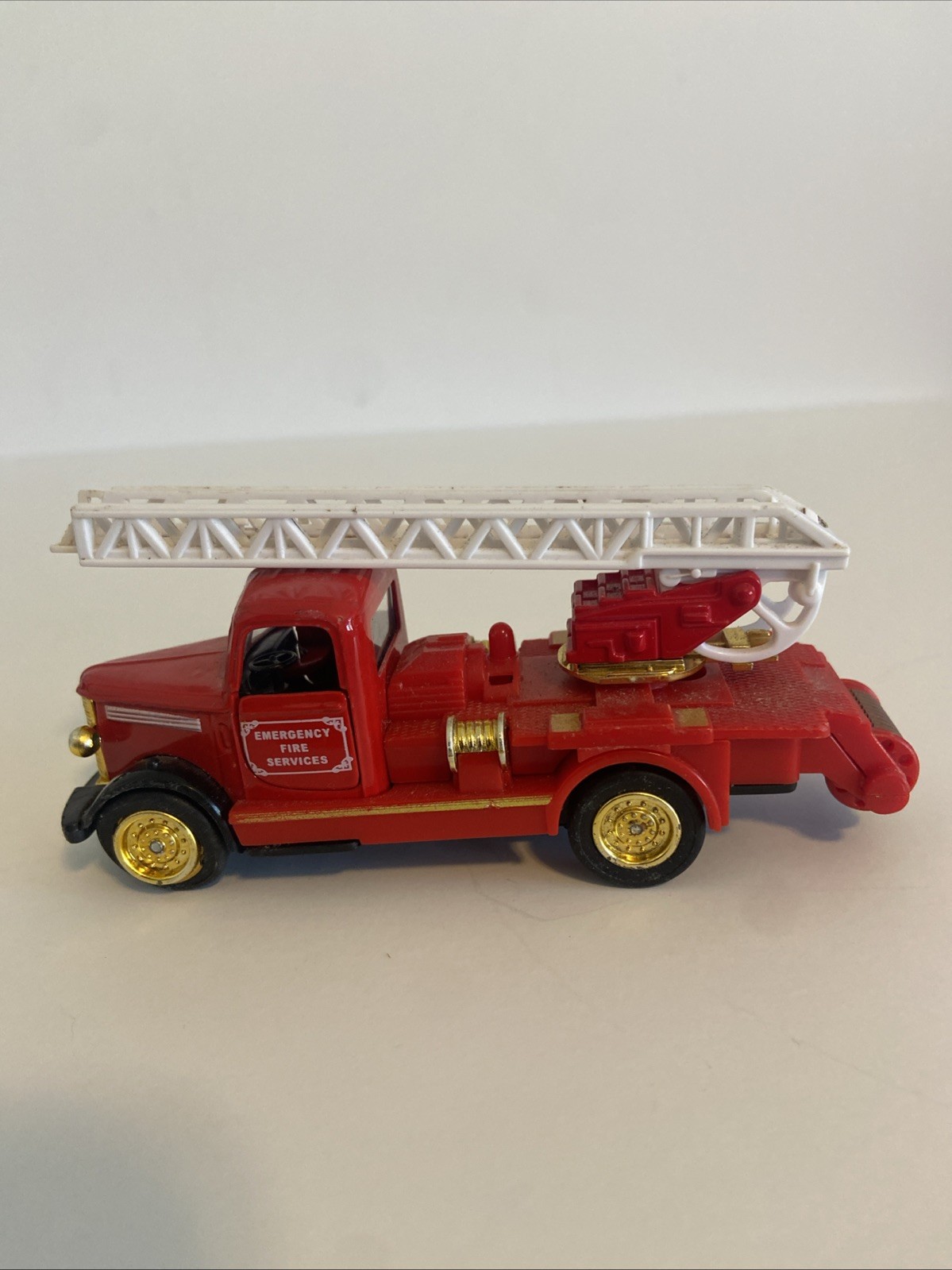 Classic ladder truck pullback car fire engine retro antique minicar