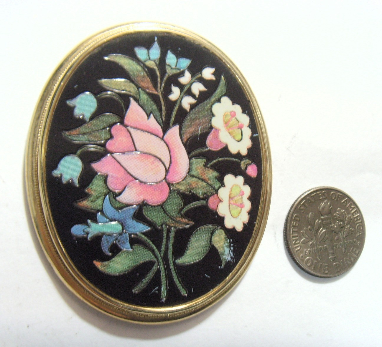 vintage gold tone metal Avon 54 mm large floral pendant jewelry 55133