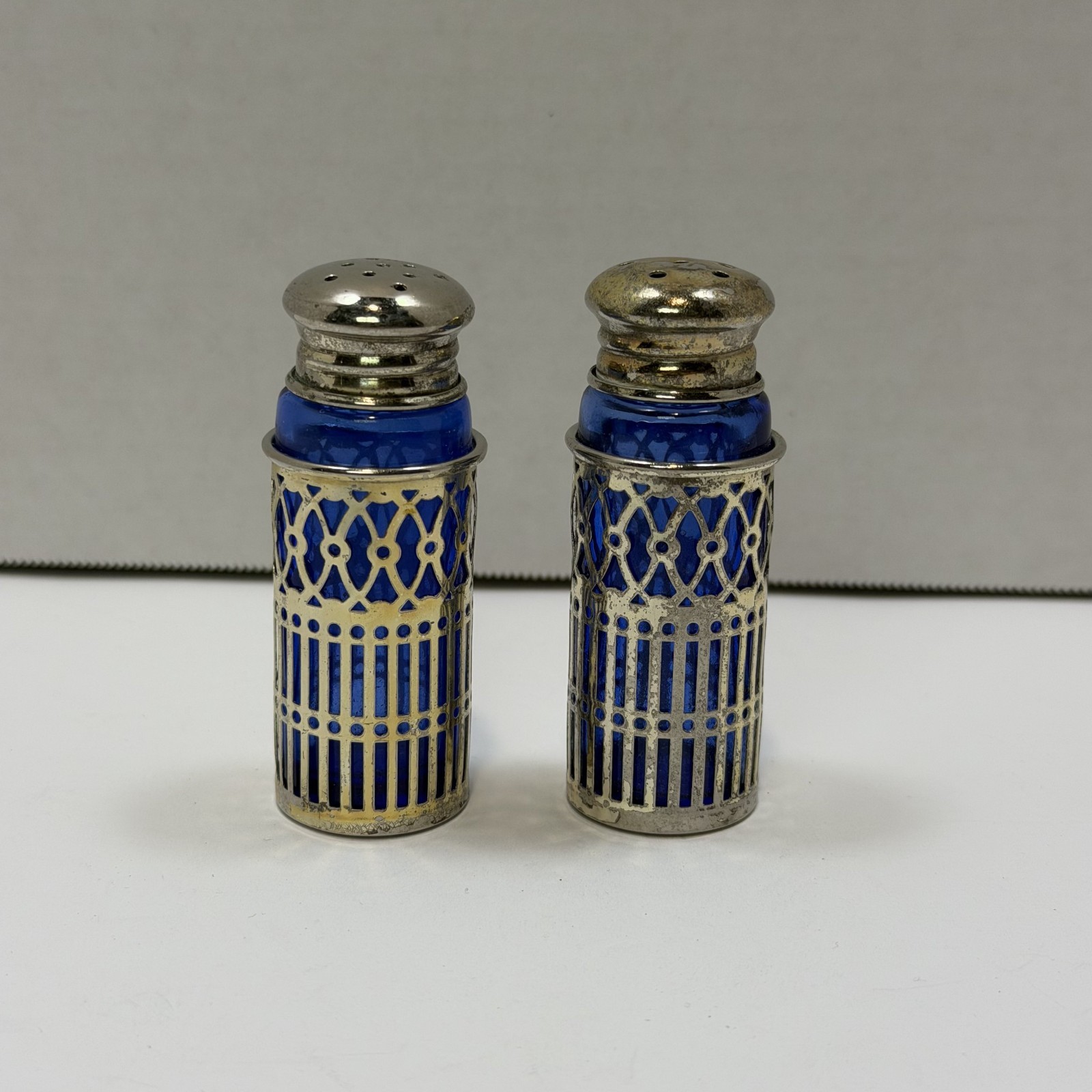 Vintage Cobalt Blue Glass Silverplate Salt & Pepper Shakers (2) Vintage Cobalt Blue Glass Silverplate Salt & Pepper Shakers (2)