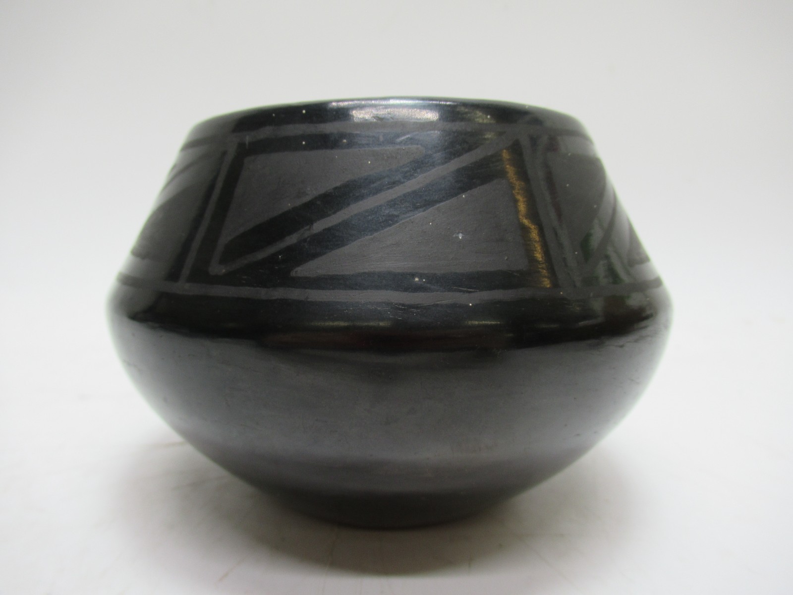 San Ildefonso Pottery Black On Black By Desideria Montoya(1889-1982)5.5