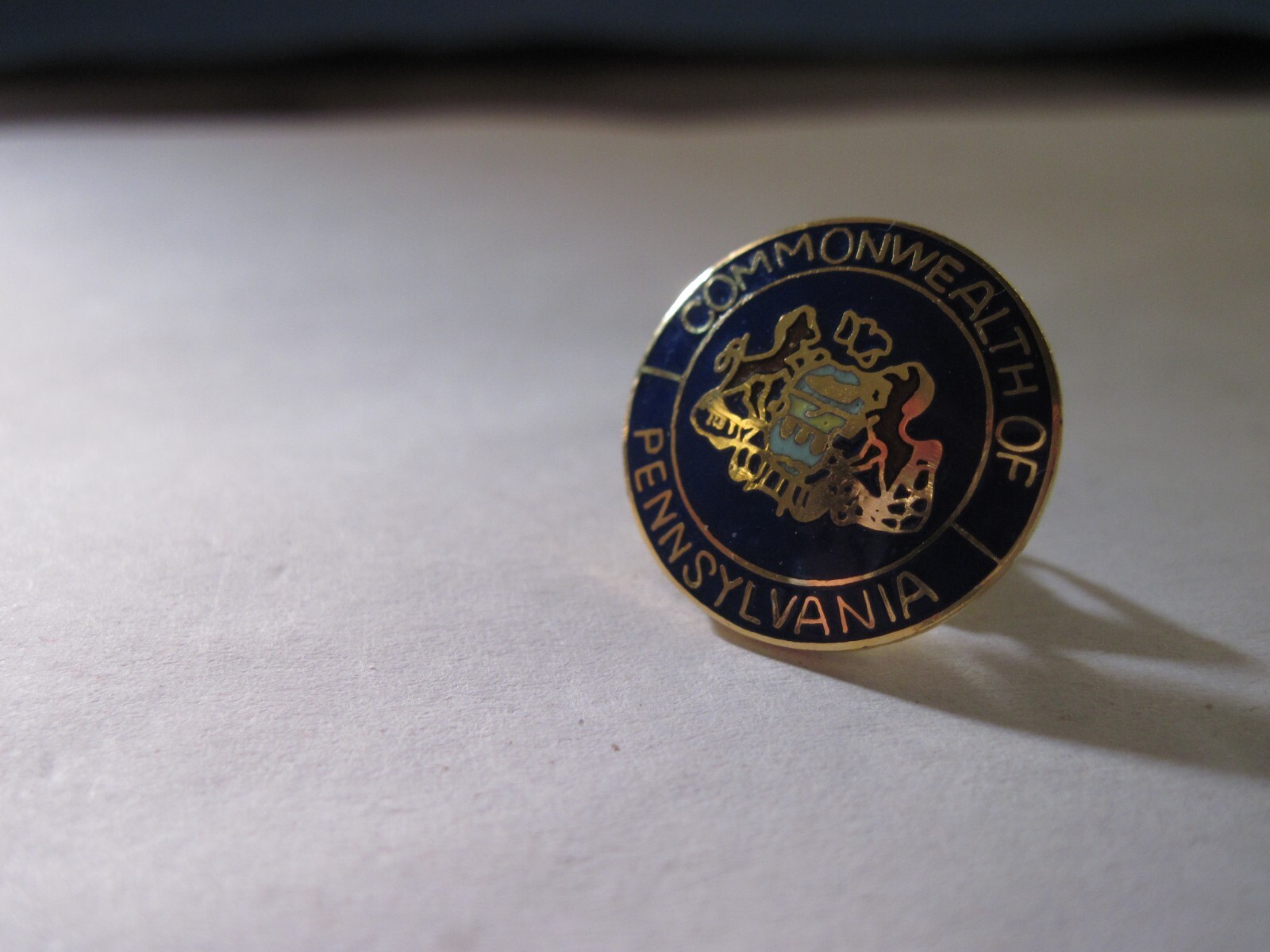 Pennsylvania  State Seal  lapel pin   (da11  1)