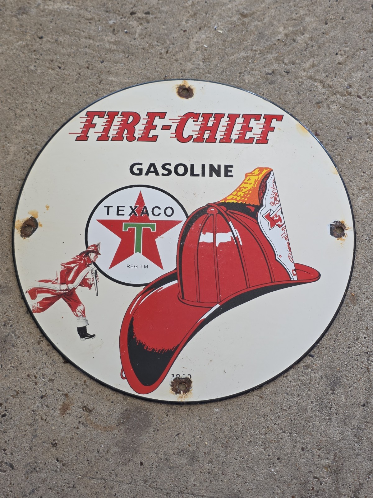 VINTAGE TEXACO FIRE CHIEF GASOLINE PORCELAIN SIGN 12\