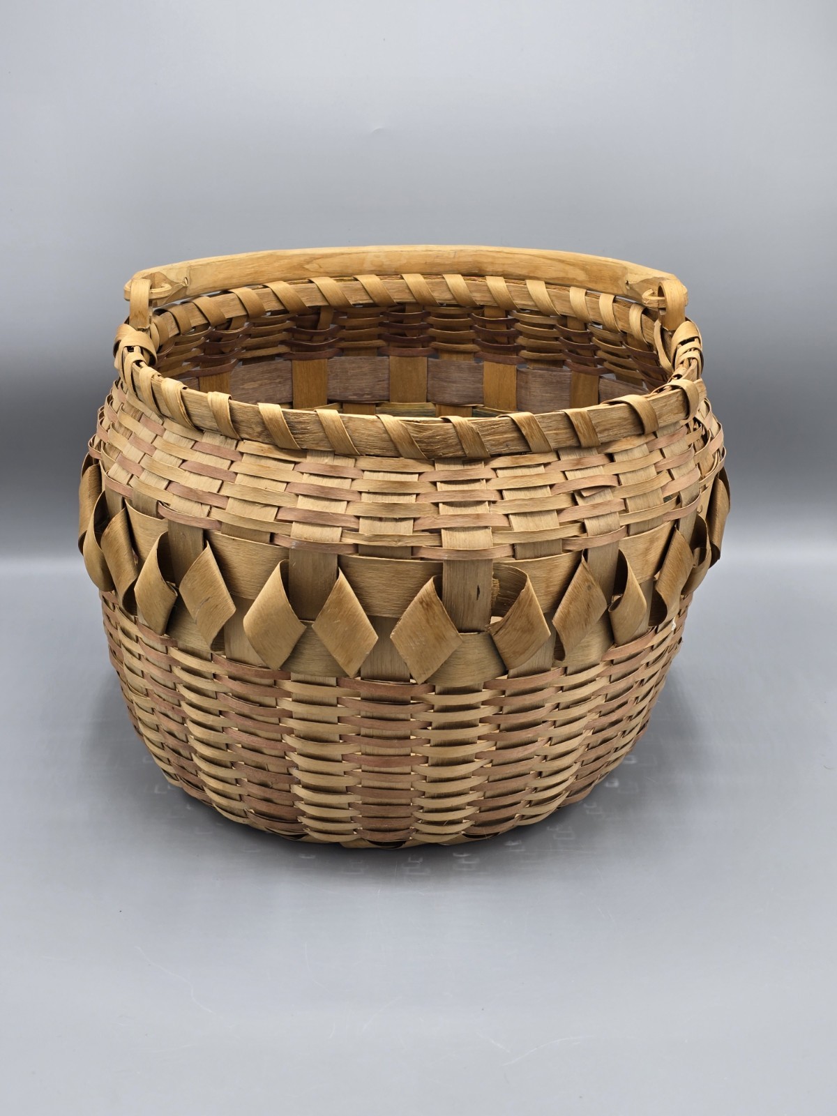  Vintage  Winnebago HoChunk Hand Crafted Black Ash Basket  Bentwood Handles