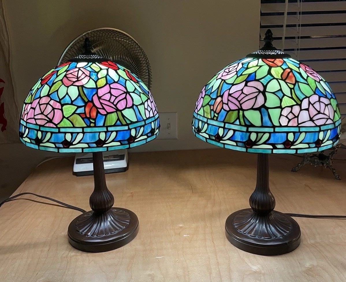 Beautiful Set Of Floral Tiffany Style Glass Table Lamps. Great Condition