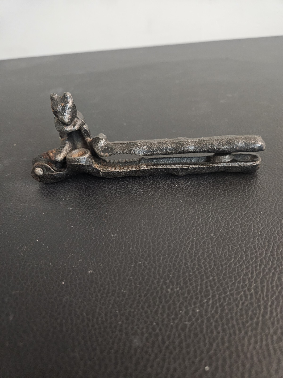 Vintage, cast iron, squirrel nutcracker.   Unbranded