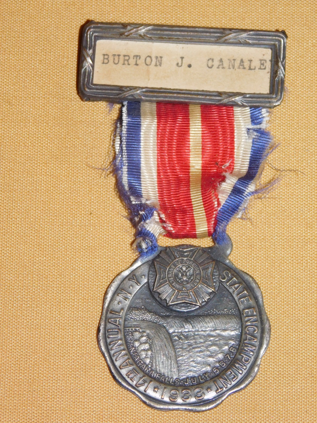 VINTAGE 1933 VFW 14TH ANNUAL NIAGARA FALLS NY STATE ENCAMPMENT  MEDAL RIBBON PIN