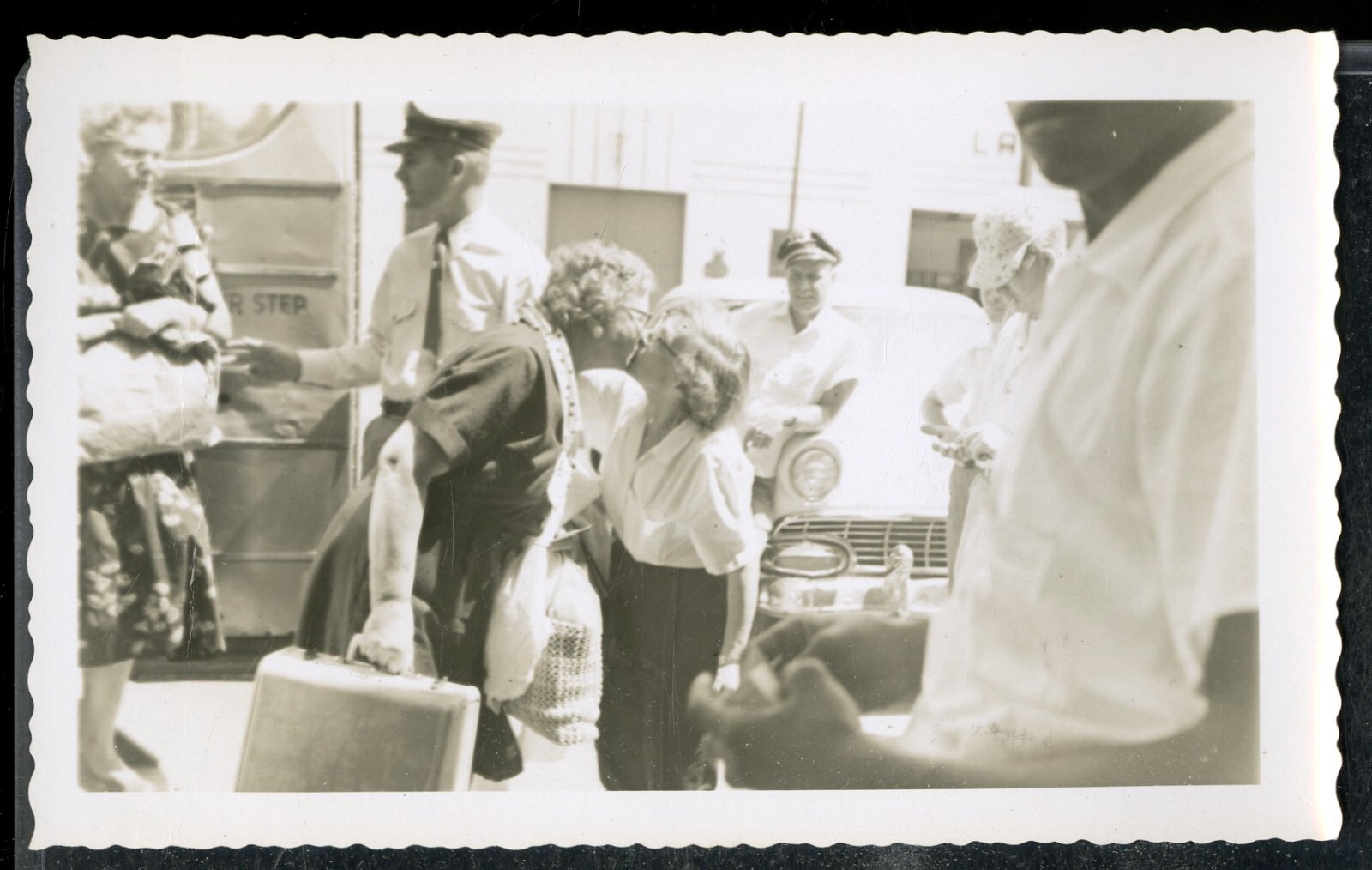 Vintage Photo CHARTER BUS ARRIVES GREETINGS FROM FAMILY TAXI DRIVER TAXI 1950's
