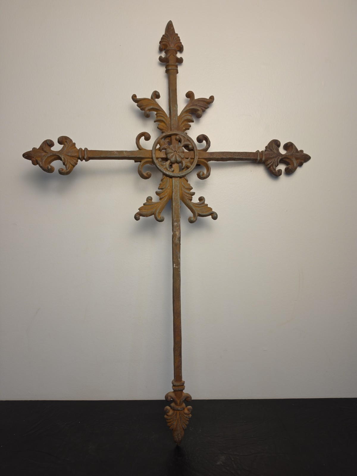 VTG Ornate Cast Iron Metal Cross Fleur de Lis Crucifix 25.5
