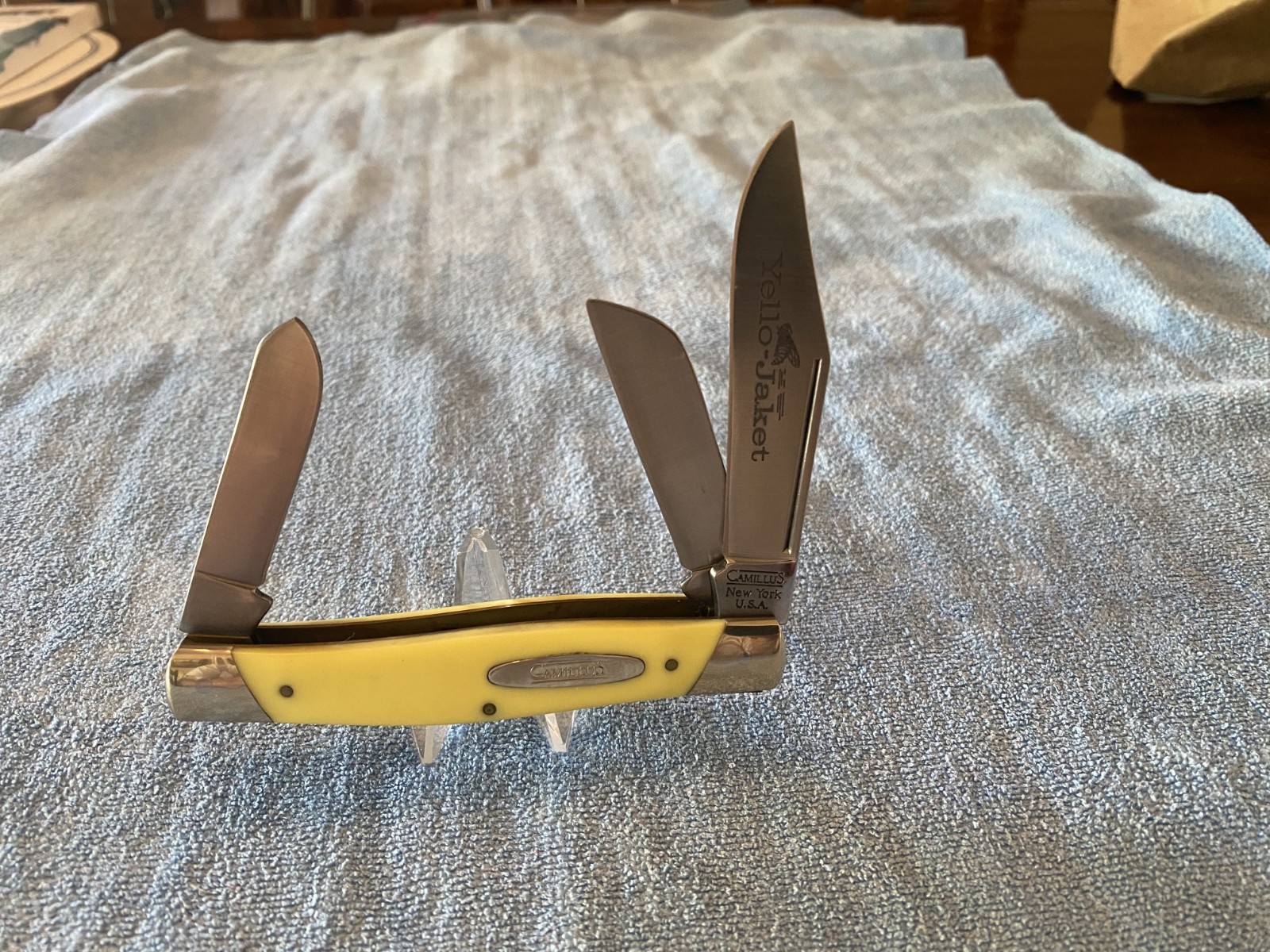 CAMILLUS YELLOW JACKET LARGE 4 1/4