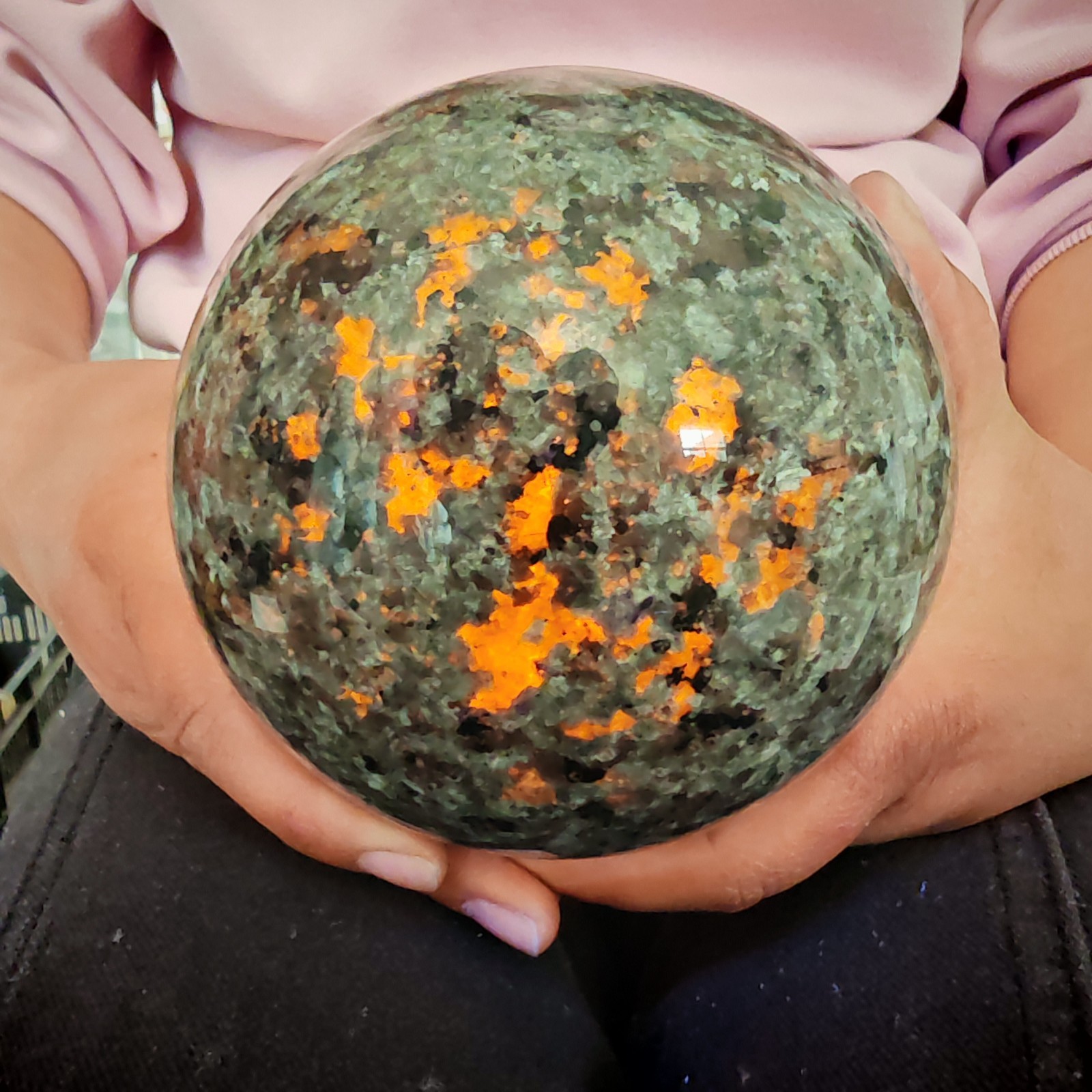 4.62LB Natural Yooperlite Flame Stone Sphere Strong UV Glow Crystal Ball healing