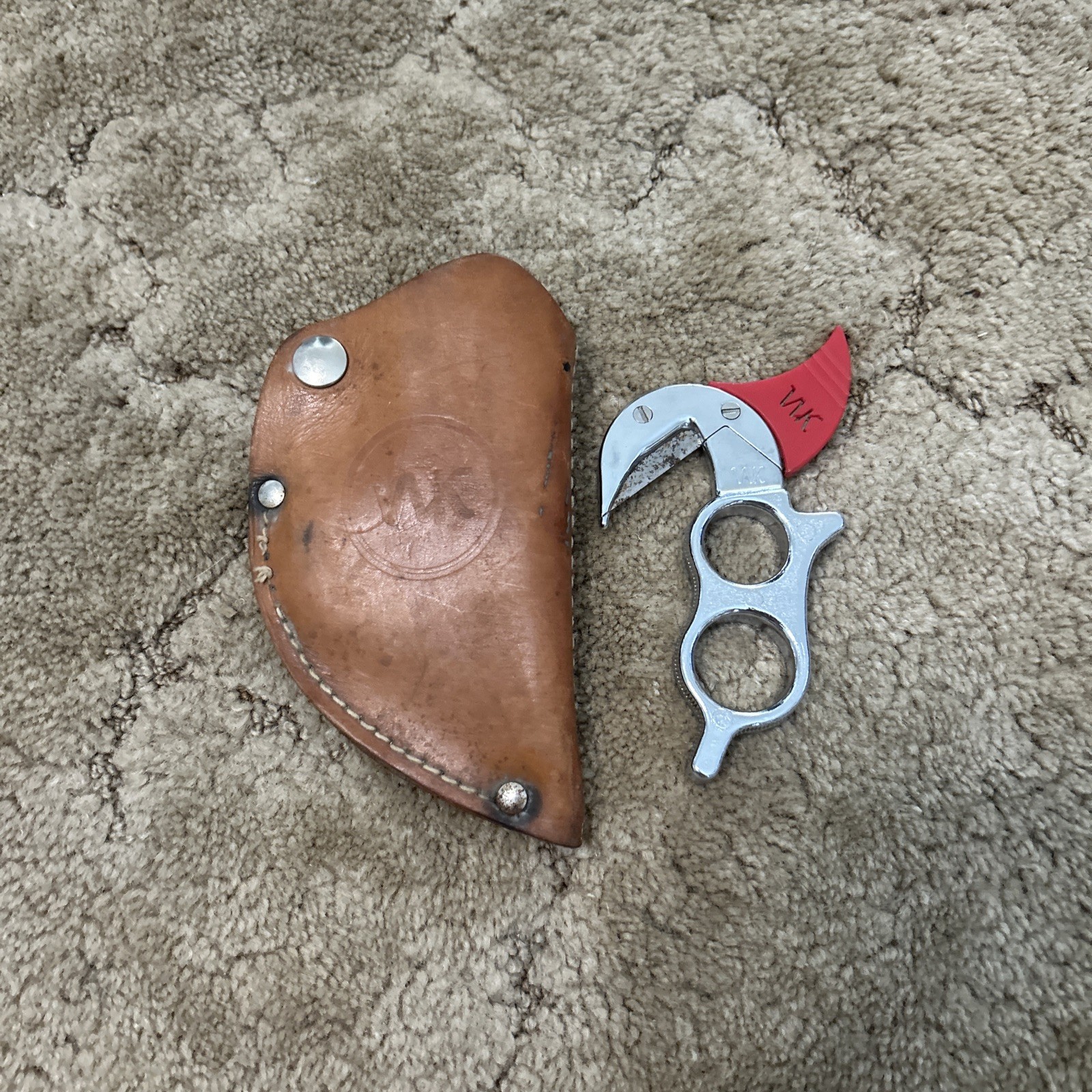 Vintage 2 Finger WK Wyoming Skinner-Gut Skinning Knife & Leather Sheath