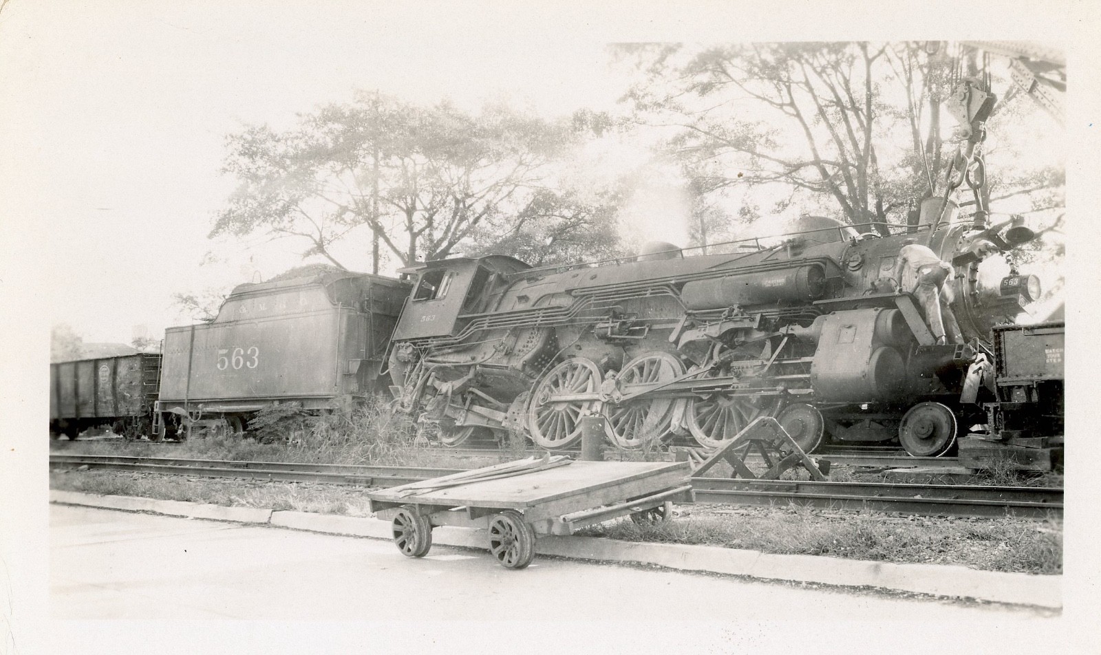 VINTAGE BW RAILROAD PHOTO GULF MOBILE & OHIO 563 Jackson MISSISSIPPI wreck 1947