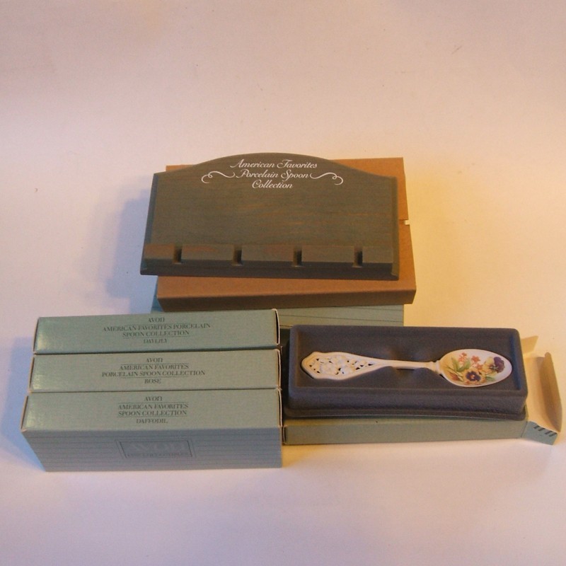 Avon American Favorites Porcelain Floral Spoon Collection with Rack NIBs 1988 89