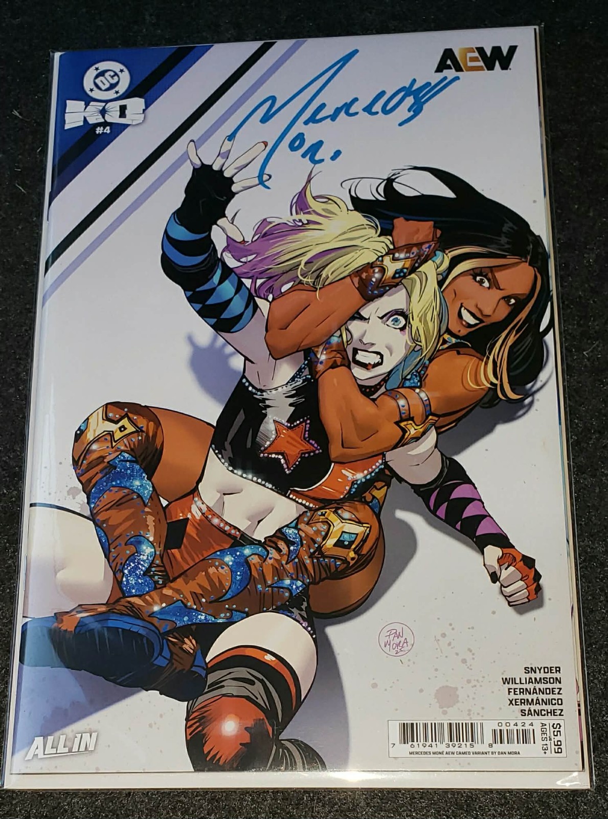 AEW / DC KO signed by MERCEDES MONE - DC COMICS - HARLEY QUINN