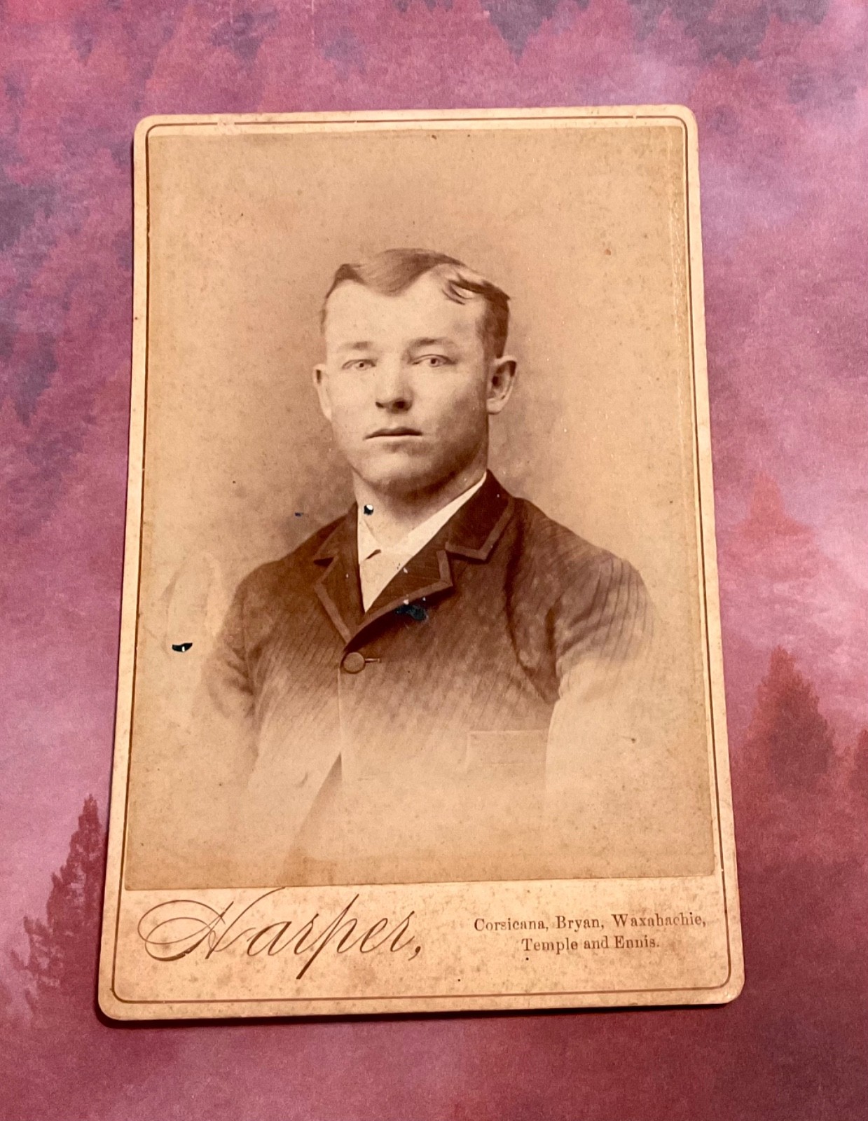 DAPPER YOUNG MAN Dressed in a formal suit 1870 -1900 Antique Photo Cabinet Card