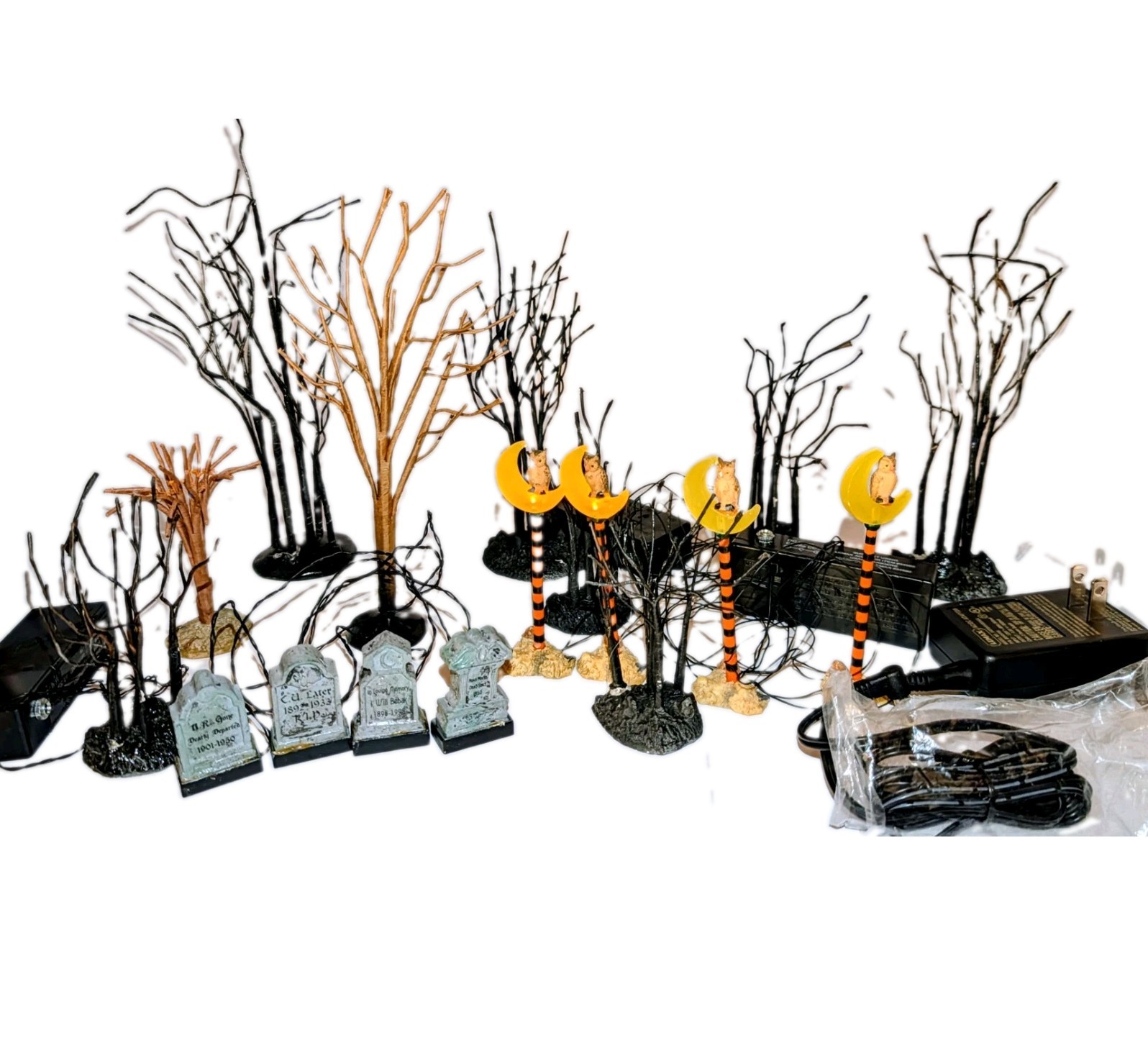 17 Vtg Lemax Spooky Town Village 4 Lighted Owl Lamp Posts 4 Tombstones & 9 Trees