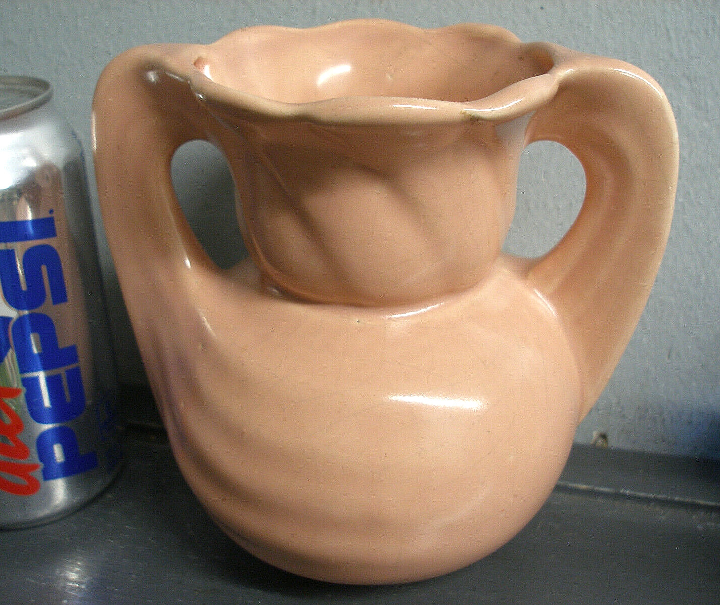 VINTAGE CAMARK ART DECO POTTERY VASE MATTE PINK OPEN HANDLES #720 SWIRL DESIGN