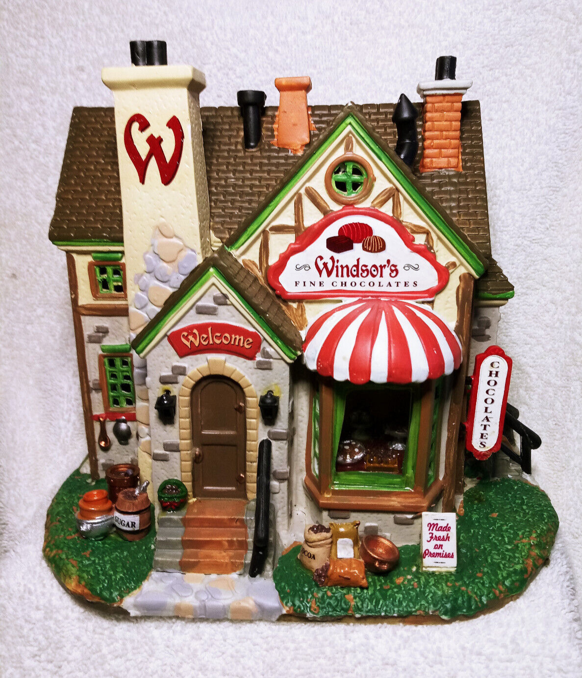 Lemax Coventry Cove Windsor\'s Fine Chocolate Shop 2013 Retired