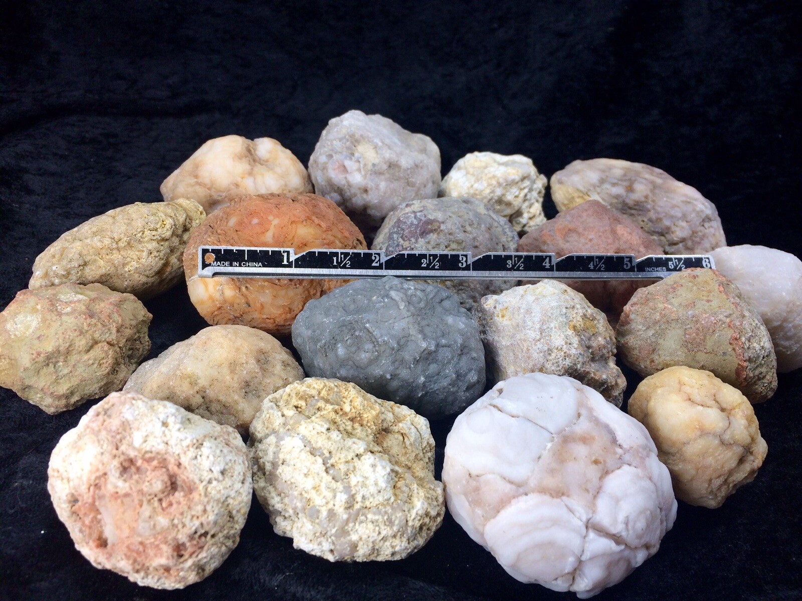 ONE Unopened GEODES 2\