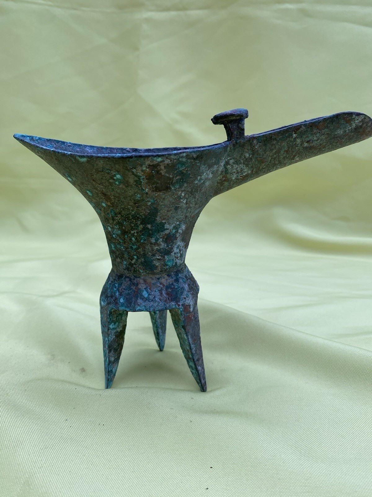 Bronze wine cup Bronze wine cup