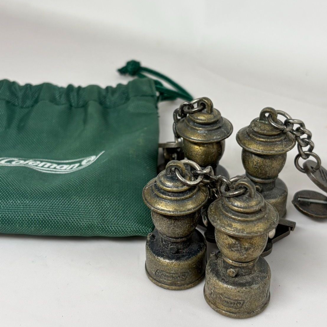 Rare Coleman Lantern shape Tablecloth Clip Metal weights Set of 4 Outdoor VHTF