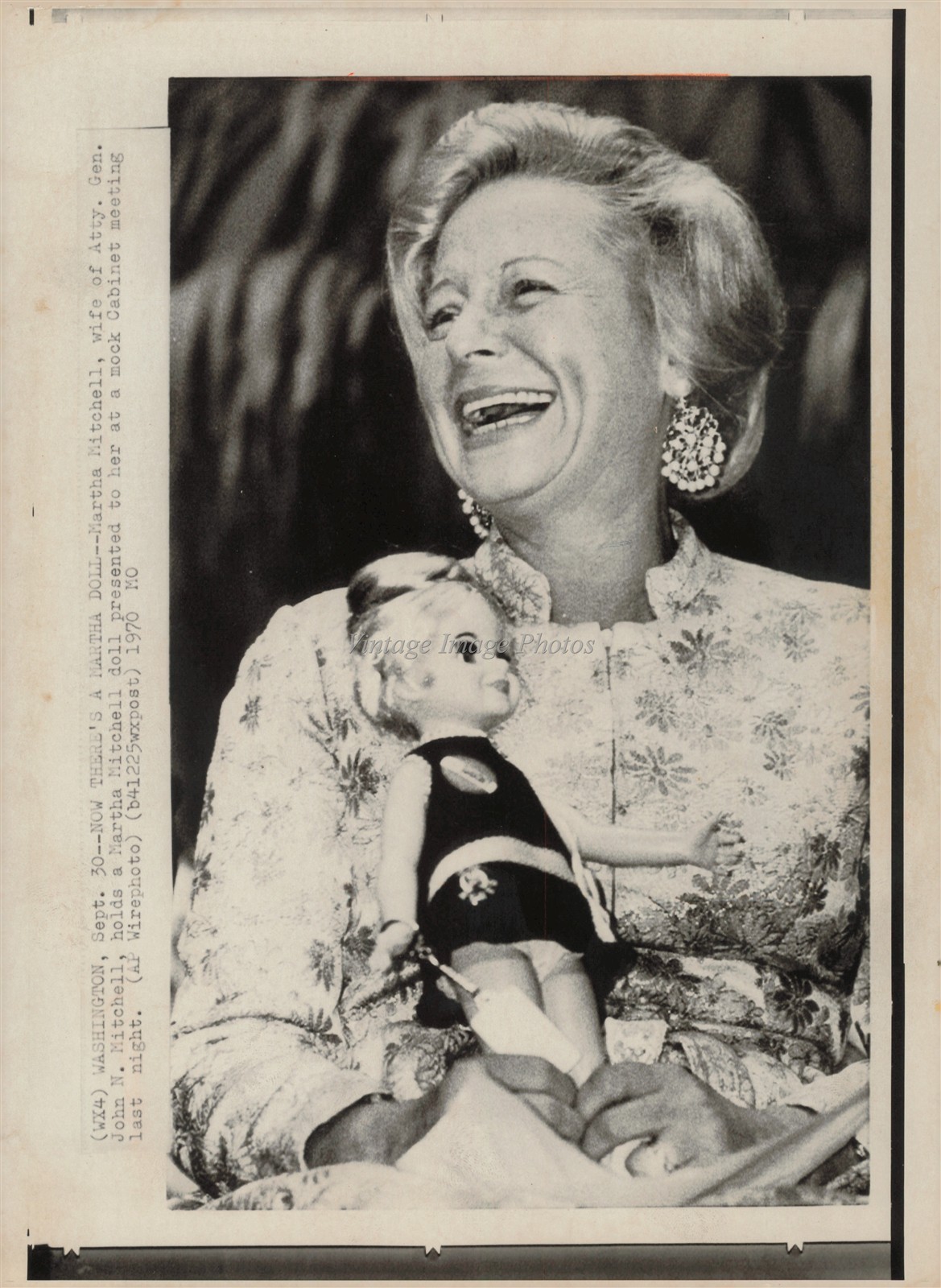 1970 Martha Mitchell Presented At Mock Cabinet Meeting Wire Photo 8X10