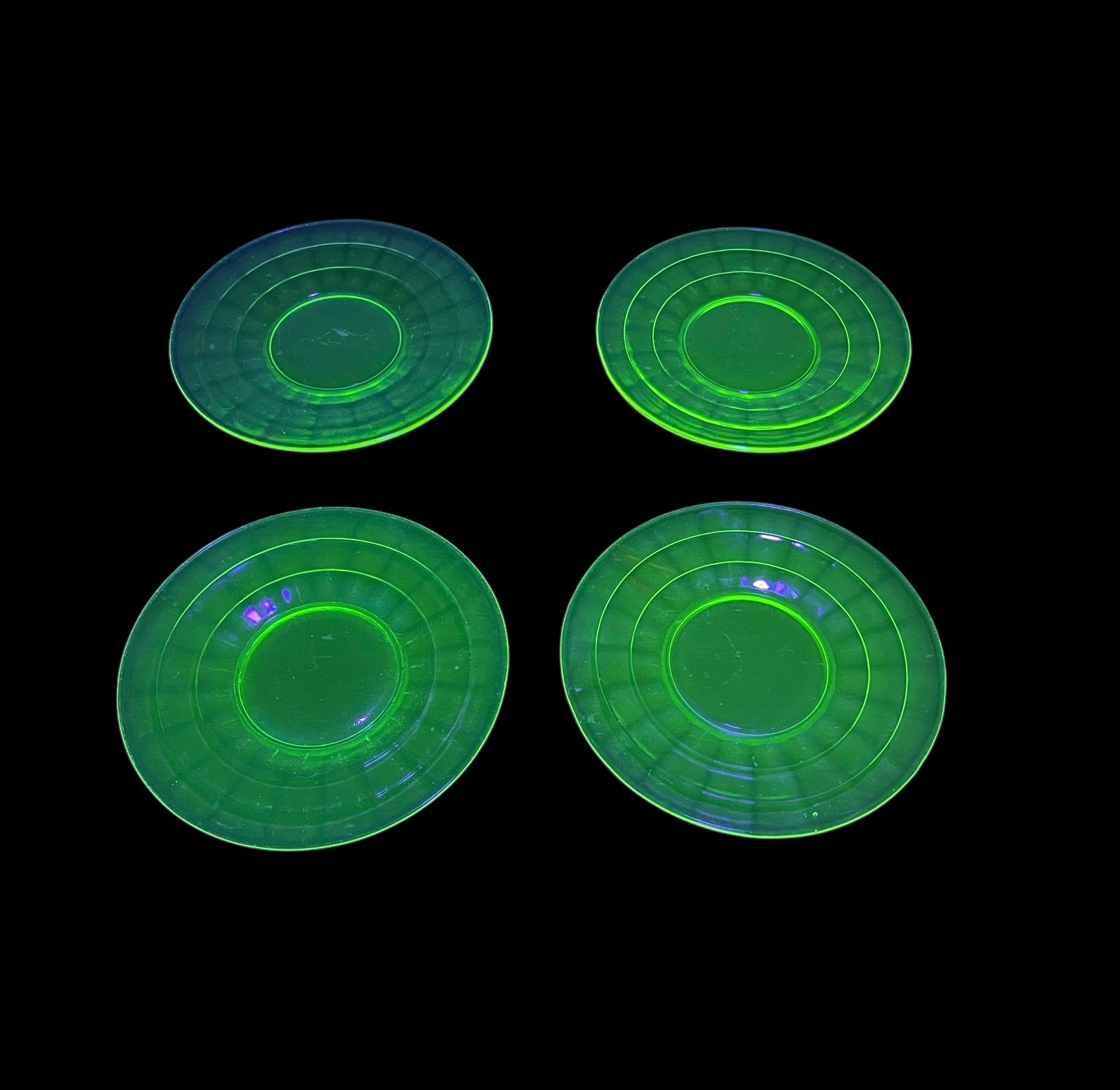 Set of 4 Vintage Uranium Green Depression Glass 6” Circle Plates