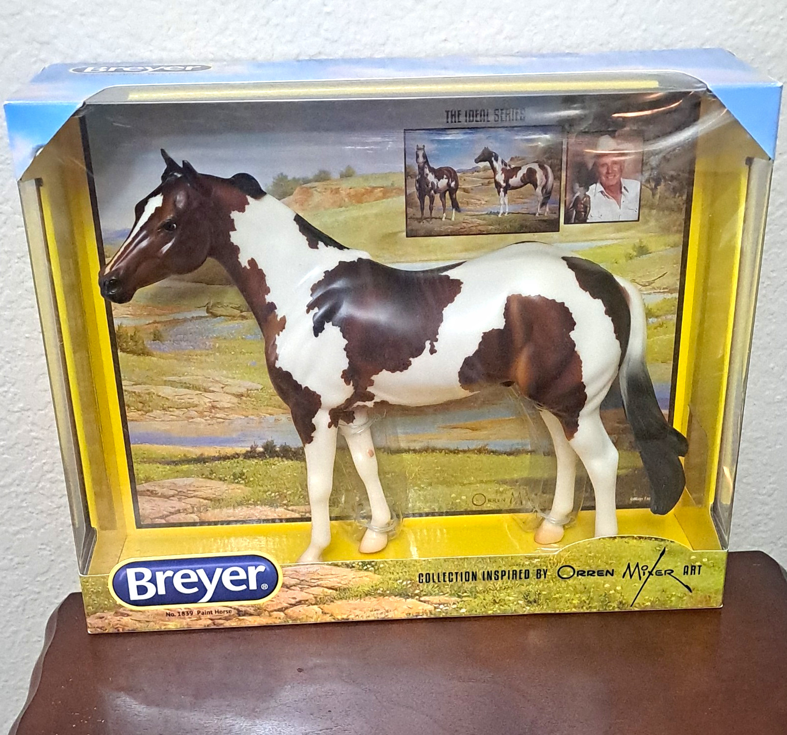 Breyer Traditional 1:9 Paint Horse Model #1839 The Ideal Series w/ Box