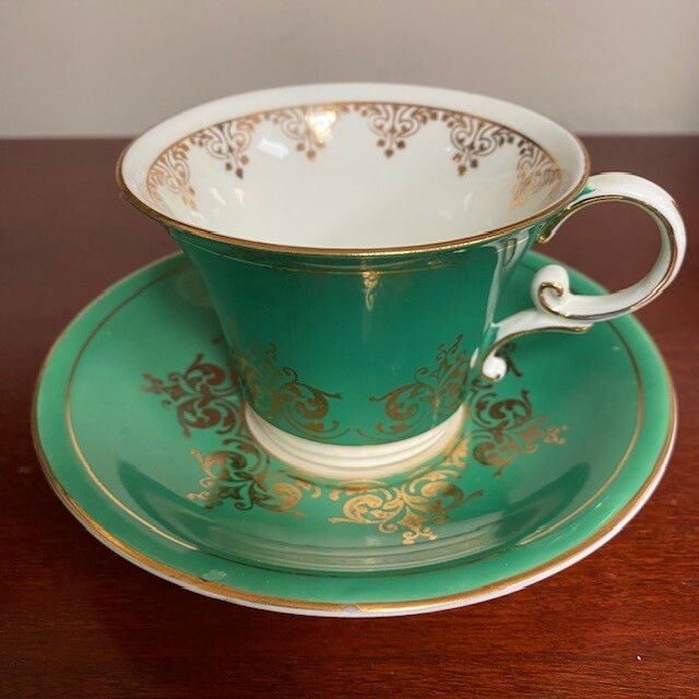 Vtg AYNSLEY Green and Gold Tea Cup and Saucer Set Bone China England RARE Vtg AYNSLEY Green and Gold Tea Cup and Saucer Set Bone China England RARE